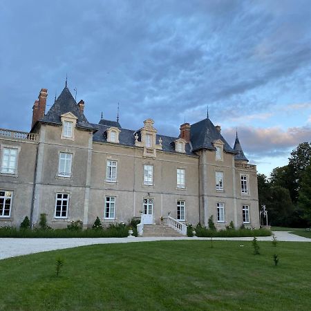 Chateau De St-Fulgent, Gite La Tour Saint-Fulgent エクステリア 写真