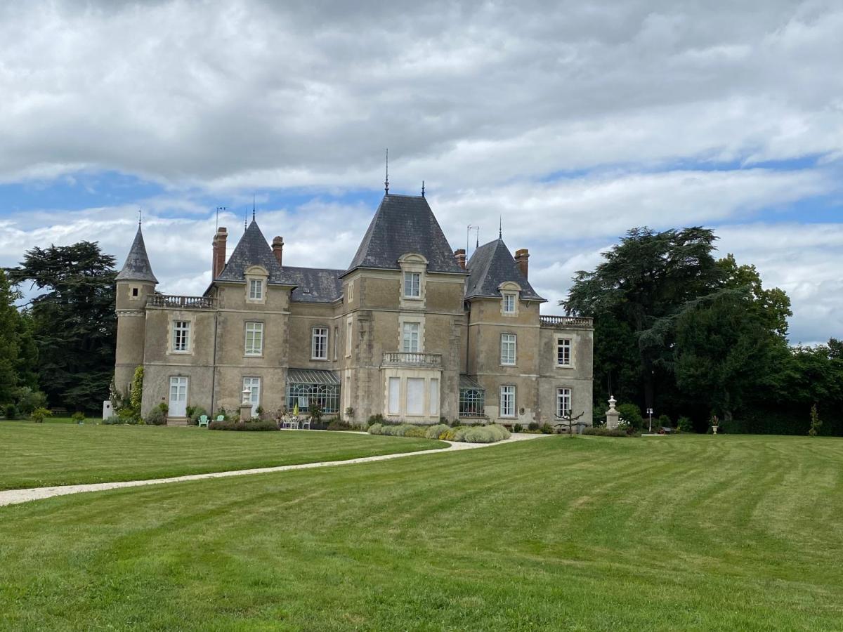 Chateau De St-Fulgent, Gite La Tour Saint-Fulgent エクステリア 写真