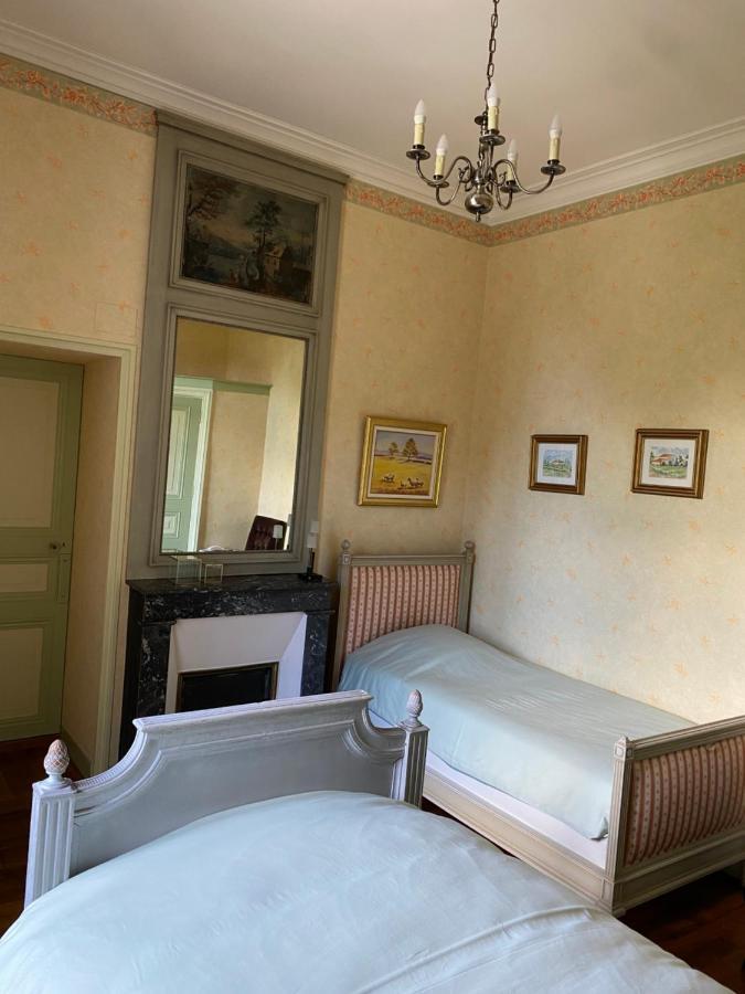 Chateau De St-Fulgent, Gite La Tour Saint-Fulgent エクステリア 写真