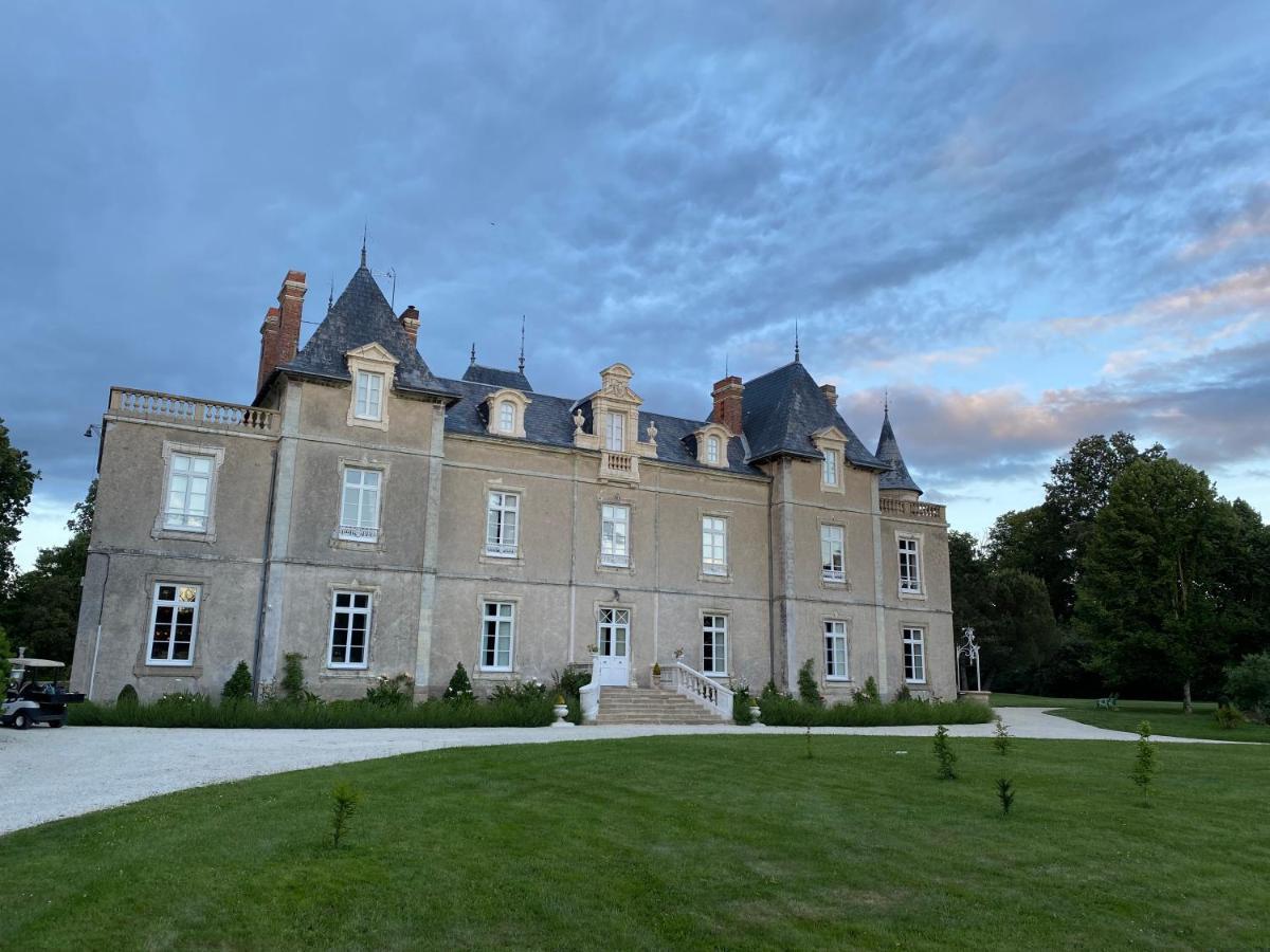 Chateau De St-Fulgent, Gite La Tour Saint-Fulgent エクステリア 写真