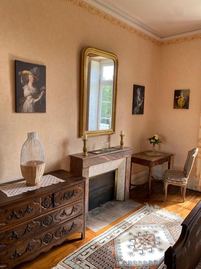 Chateau De St-Fulgent, Gite La Tour Saint-Fulgent エクステリア 写真